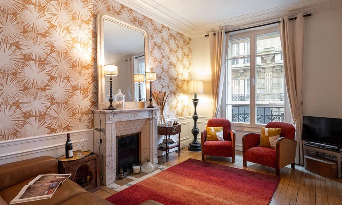 Quartier des Grandes-Carrieres Apartment | 1900 charming apartment for 2