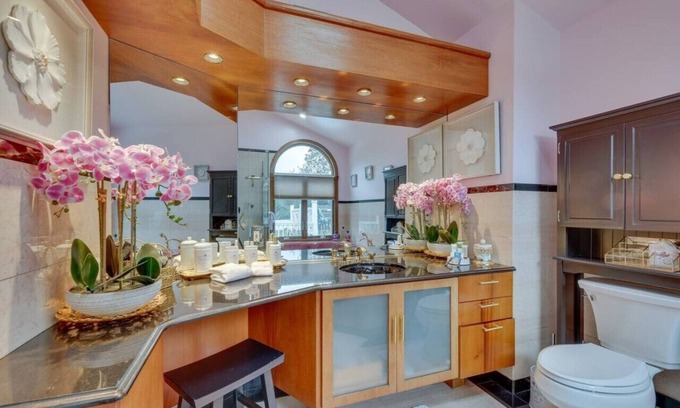 Lake Grove House | 191) Perfect for larger groups!