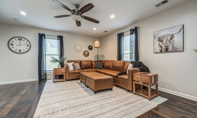 Smithville House | 1914 Farmhouse 2-bedroom with WiFi, AC on 20 wooded acres in serene Smithville