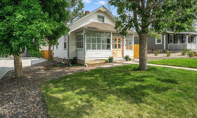 Castle Rock House | 1920's Historic House Short Walk to Downtown