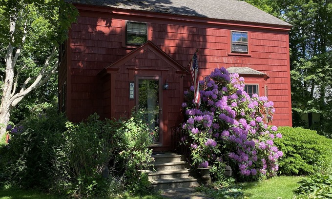 York Harbor House | 1920’s Cottage in the Heart of York Harbor, walking distance Harbor Beach