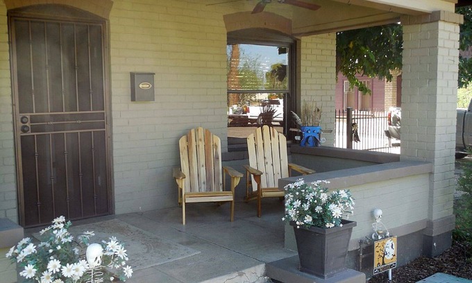 Lynwood Place House | 1931 Historic, Restored Convenient for Major Sports Events Downtown Phx Bungalow