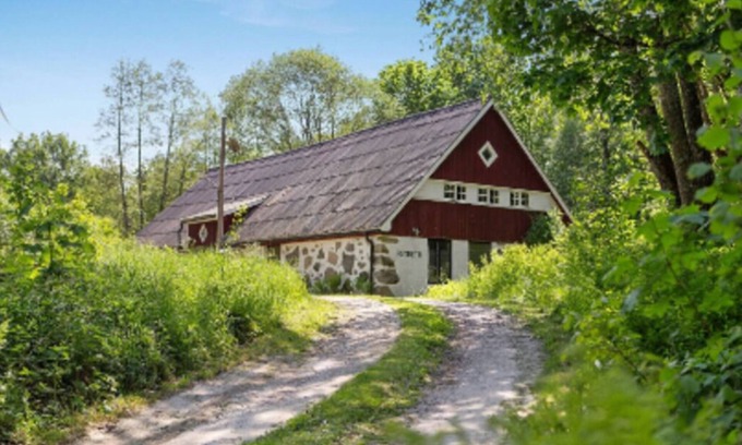 Olofstrom House | 19th century house near the lake in a forest environment