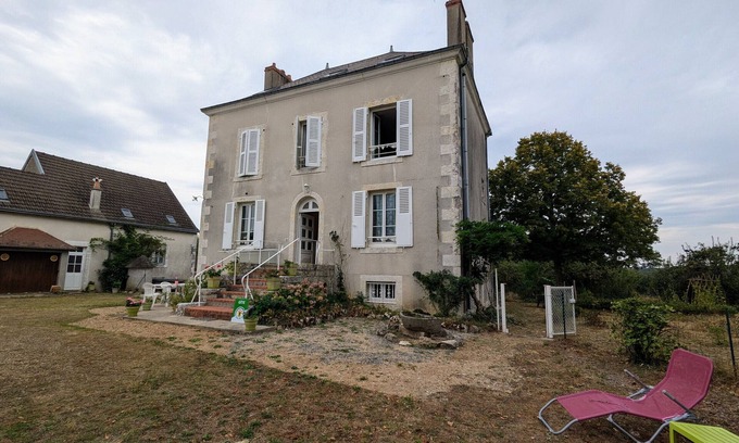 Jeu-les-Bois Cottage | 19th-century hunting lodge, 2 bedrooms, garden, near GR46, WiFi