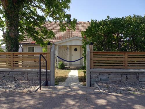 Byxelkrok House | 1B, Stuga m havsutsikt & 50m till strand