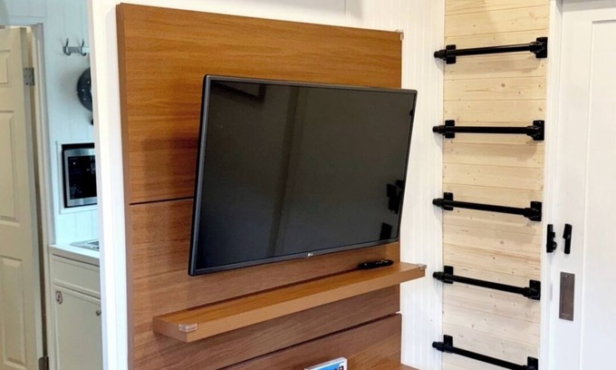 Woodland Hills House | 1BD/1BA w/In-Unit Laundry – Steps from Kaiser