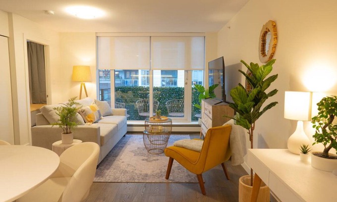 Chinatown Apartment | 1BD Downtown Vancouver Condo with Free Parking