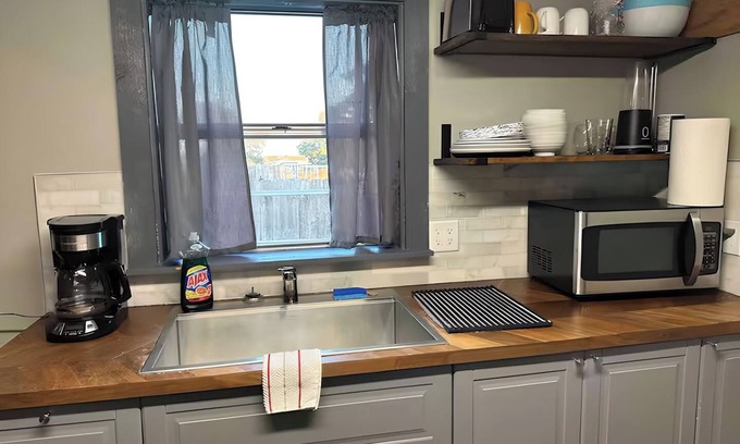 Ira Apartment | 1bd Loft Close to Roscoe /Snyder. Ample parking, Good Wifi, Very Private