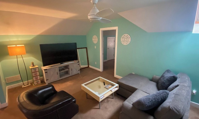 Rehoboth Beach Apartment | 1Bedrm + full kitchen and minutes to beach& a block to trail.