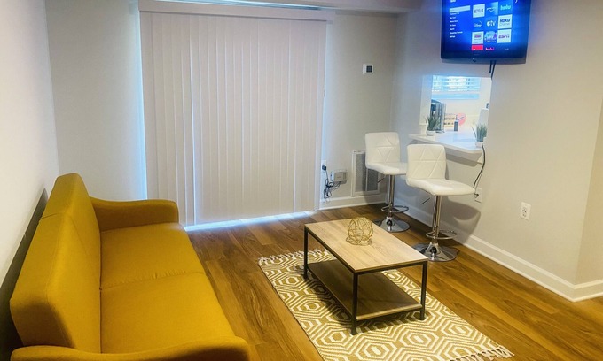 Seminary Hill Apartment | ☆1BR Apt in ♡ of Alexandria |Free Parking, Pool, Gym☆