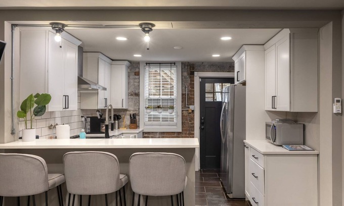 Ludlow Apartment | 1BR Apt, Minutes to Downtown Cincy, Stadiums, Bars