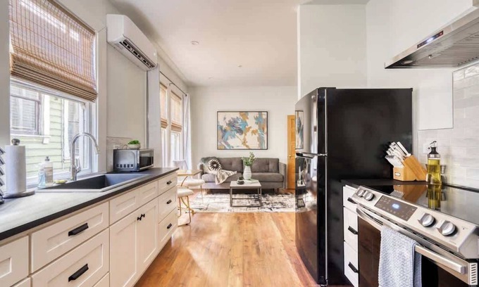 Uptown Apartment | 1BR - Boutique Flat - Prime NW Location