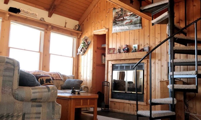 Davis Cabin | 1BR cabin plus loft sleeps 6 fantastic views