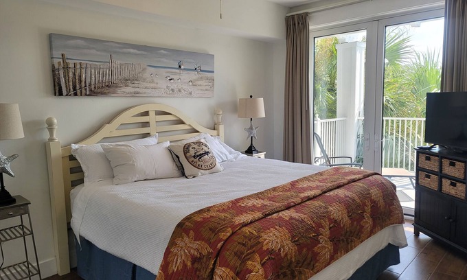 Baytowne Wharf Condo | 1BR Condo - Pool, free beach tram, large balcony, full kitchen, washer/dryer
