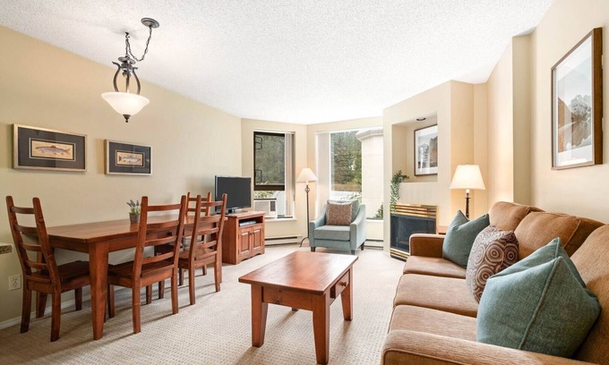 Blackcomb Condo | 1BR Condo with Ski Access | Pool, Hot Tub, Gym & Sauna | Free Bus