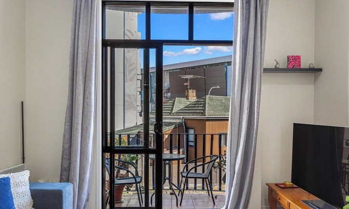 Grey Lynn Apartment | 1BR Grey Lynn Haven+Parking, Balcony Zodiak Stays