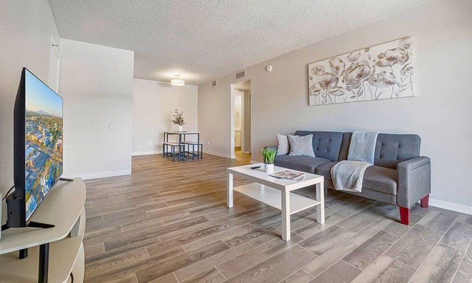 Mesa Apartment | 1BR - Gym - Pool - Great For Mid/Long Stays