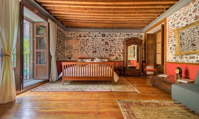 Historic Center Apartment | 1BR Historic suite w/balconies - 100 mts from the Cathedral. CASA SAUTO