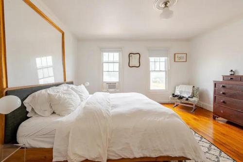 Hudson House | 1BR Hudson Apartment 3Min Walk To Warren St For Two