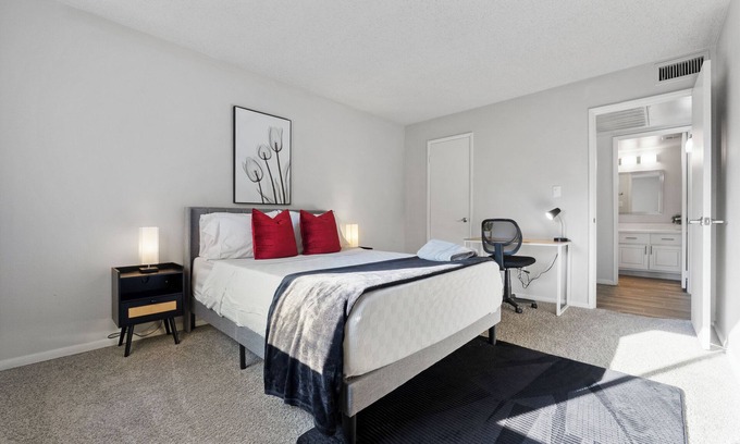 Mesa Apartment | 1BR/Pool/Gym/1 Mi To Banner Hospital