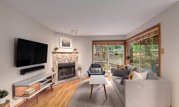 Whistler Creekside Condo | 1BR | Powderview - Creekside | Bright and Cozy | Private Bike/Ski Storage | Free Parking