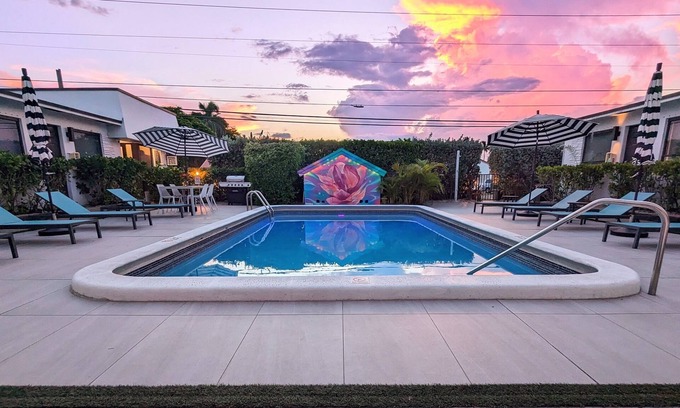 Deerfield Beach Apartment | 1BR With Updated Kitchen 203 | Sleeps up to 4