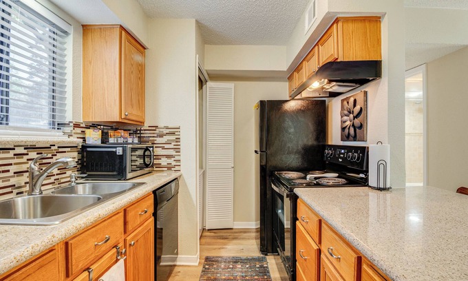 Walden on Lake Conroe Apartment | 1st-floor Condo in Walden: Walk to Pool & Lake!
