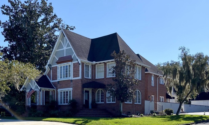 Historic District Apartment | 2/1 Historic Carriage House Walking Distance to Downtown