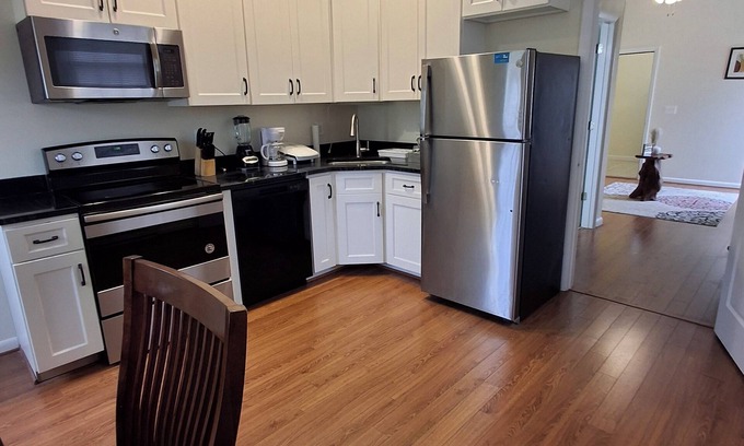 Herndon Apartment | 2.1 mi to Reston hospital, 1.5 mi to Metro private entrance/space and quiet