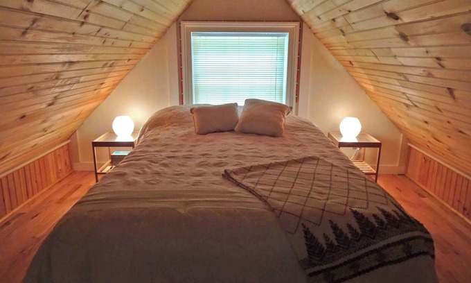 Athens Cabin | 2-3 MONTH Vermont Small Cabin Getaway!