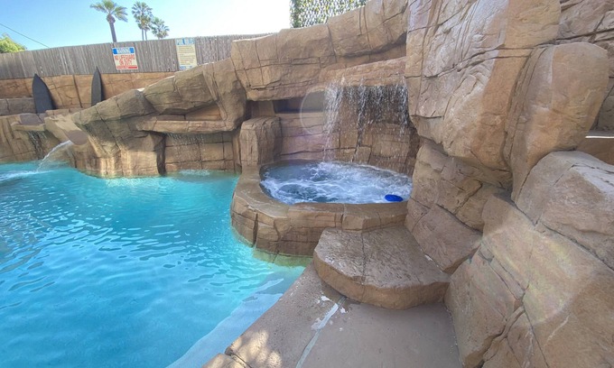 Sherwood Forest and Thistle Development House | 2.7MI DISNEY/CONVENTION CENTER GETAWAY