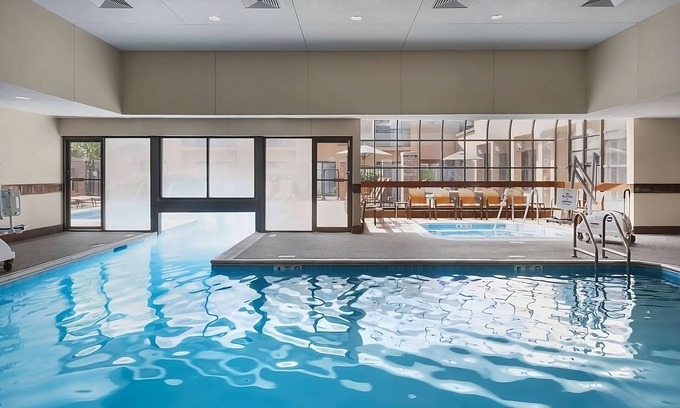 Middletown Hotel | 2 Affordable Rooms w/Patio and Pool Access: Near Bowen's Wharf