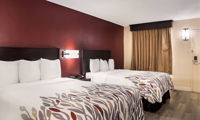 Tupelo Hotel | 2 Affordable Units Near Tupelo Buffalo Park & Zoo! Pets Allowed, FREE Parking!