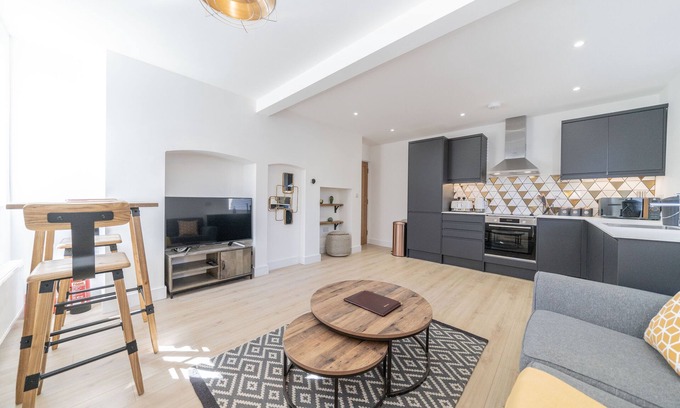 Headington Apartment | ** 2 Ashbrook Windmill - Luxury ground floor 1 bedroom flat ****