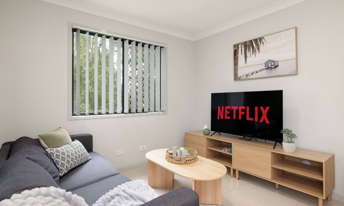 Rocklea Apartment | 2 Bdr Apt! Next to Park! Clean and Peaceful! 273B2