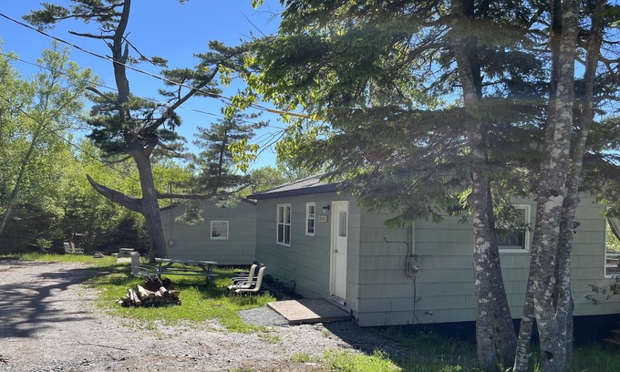 West Bay Cabin | 2 BDR cottage on Bras D'or Lakes (420 friendly) (2 of 5)