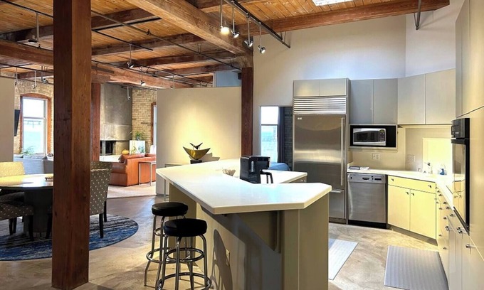 Fifth Ward Apartment | 2 Bdr Penthouse with Fireplace