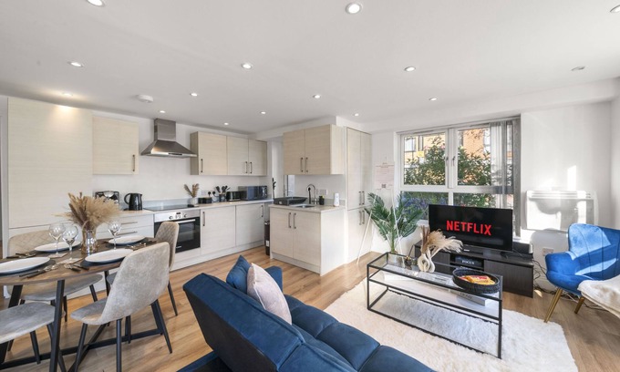 Preston Apartment | 2 BDR, Wembley Stadium, Parking, Family Friendly