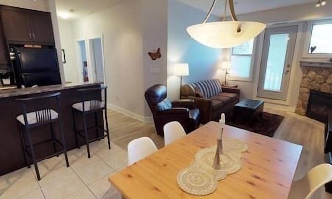 East Kootenay Condo | 2 BDRM/Hot Tub & Pool/AC/Fireplace