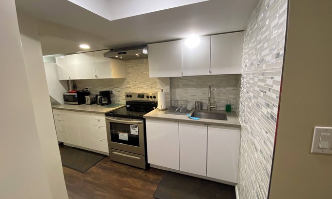 Meadowvale Village Apartment | 2 Bdrms Apartment Mississauga - Close to Heartland Outlet Mall & Pearson Airport