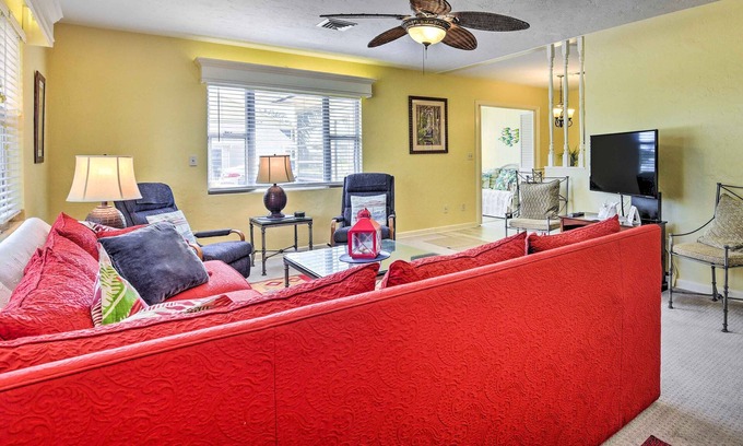 Nokomis House | 2 Bed 1 Bath Walk to Nokomis Beach