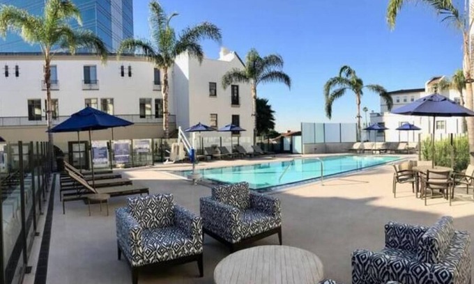 Westwood Apartment | 2 Bed 2 Bath Apartment Overlooking Fountain G65