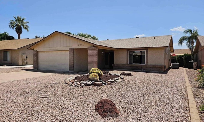 Fountain of the Sun House | 2 bed 2 bath home in a gated/guarded 55+ community with golf and free amenities.