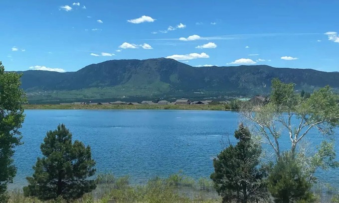 Woodmoor Apartment | 2 bed/2 bath suite w/lake & mountain views, 10 min. from Colo. Springs & USAFA