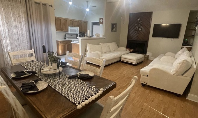 South Baton Rouge House | 2 Bed & 2 Bath townhome in the heart of Baton Rouge's hospital district.