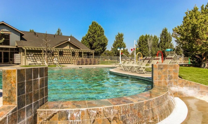 Redmond House | 2 Bed/2 Bath, Walk to Pool, Game Room