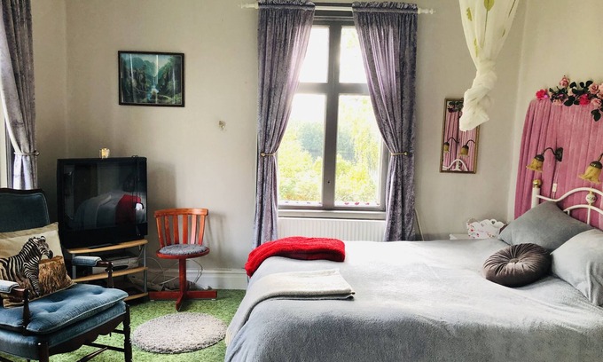 Avesta Apartment | 2-Bed Apartment overlooking the river