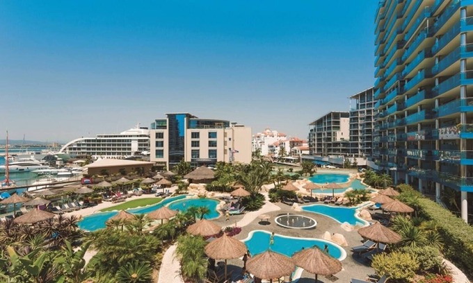 Gibraltar Apartment | 2 Bed Apt in Ocean Village - Pools - Jacuzzi - WiFi - Rock Views