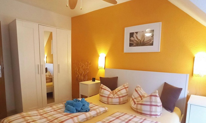 Cochem Apartment | 2 Bed Apt Sleeps 5 - Rooftop Terrace, Wifi