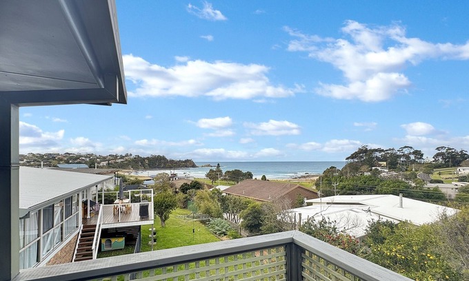 Malua Bay House | 2-Bed Beach Haven with Garden & Alfresco Dining